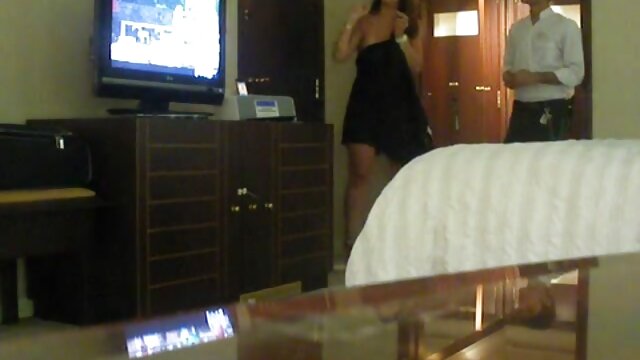 Avo lenta :  Rehefa avy minono azy izy, dia hidina amin'ny tongotra efatra Olon-dehibe XXX movies 